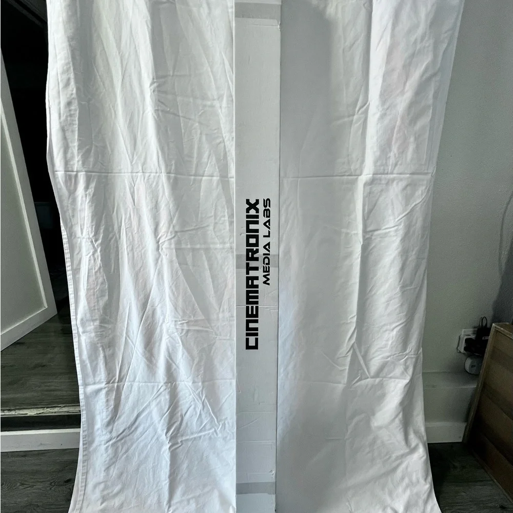 Cinematronix Media Labs “72 3D HD projector screen